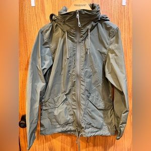 Lightweight Mountain Hardwear Jacket